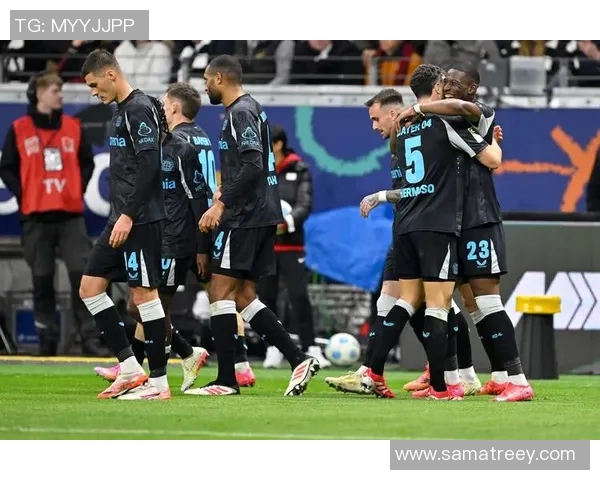 勒沃库森球员受伤退出比赛，影响德甲战局